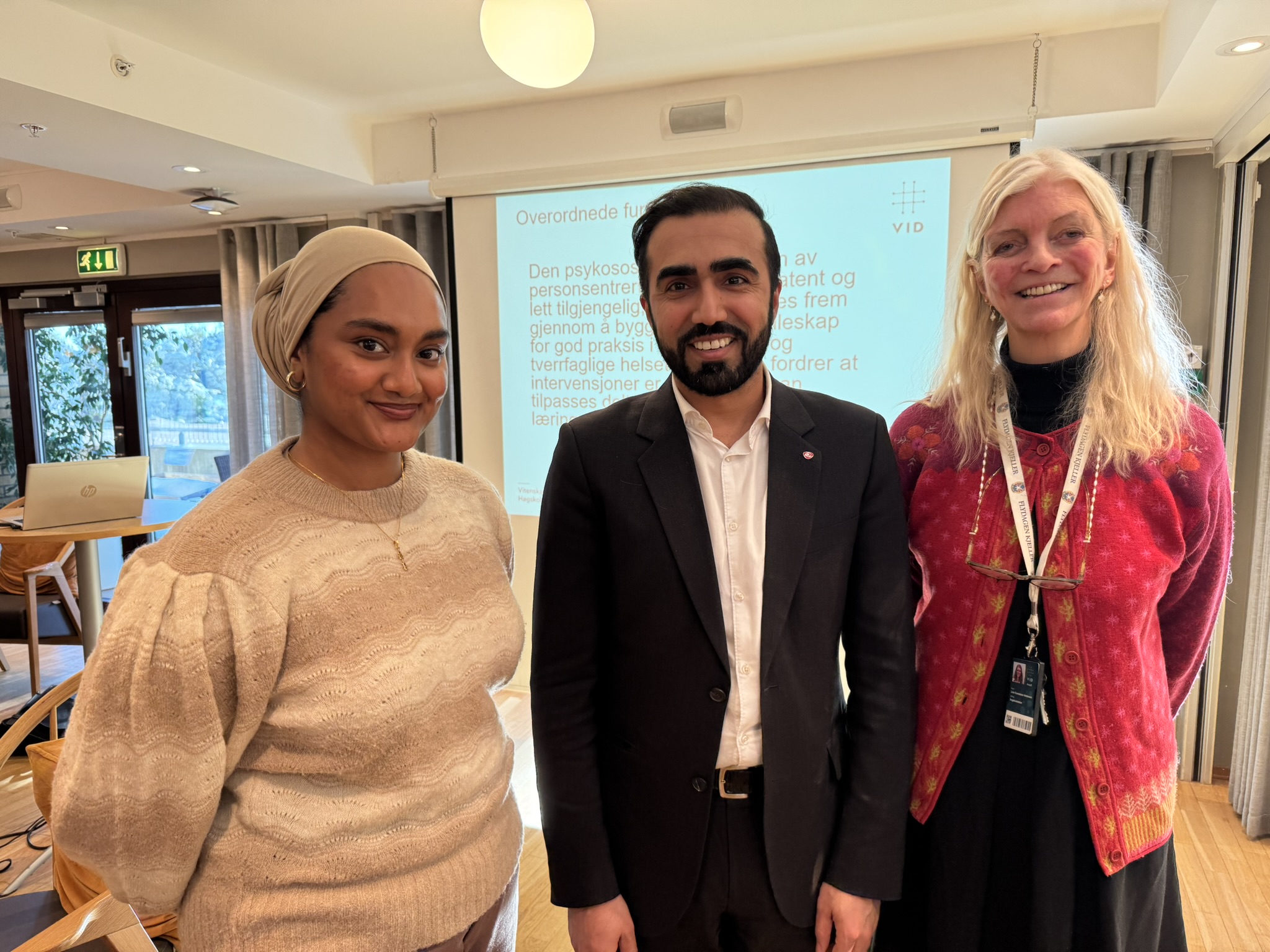 Statssekretær i Helse- og omsorgsdepartementet, Usman Mushtaq, bystyremedlem Tamina Sheriffdeen Rauf og forsker Line Constance Holmsen