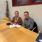 Daglig leder Bente Sydtangen sammen med Arne Jørstad, kommunalsjef i Løten kommune