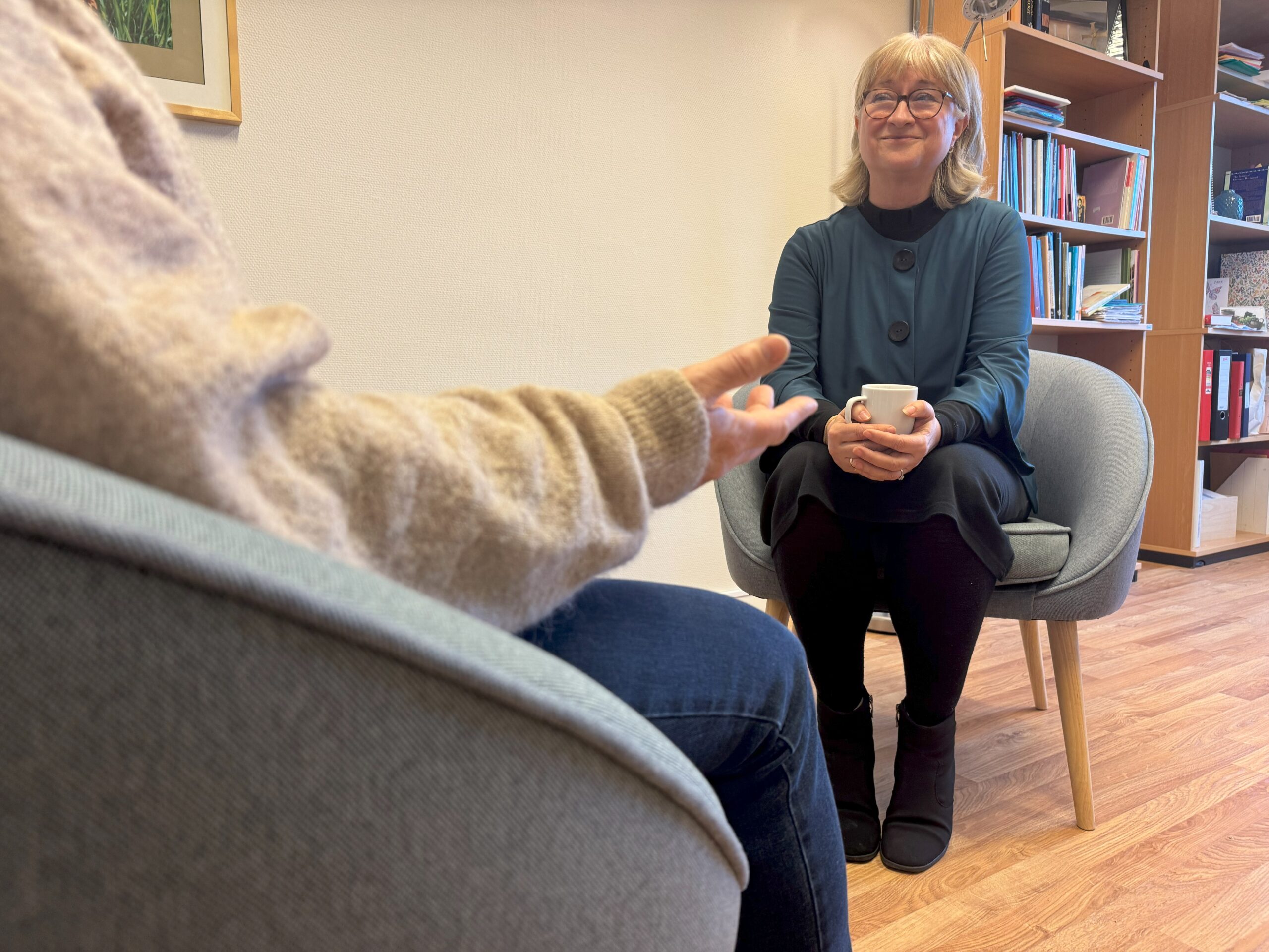 May Bente Matre og Samtalesenteret tilbyr både fortrolige samtaler og kurs.