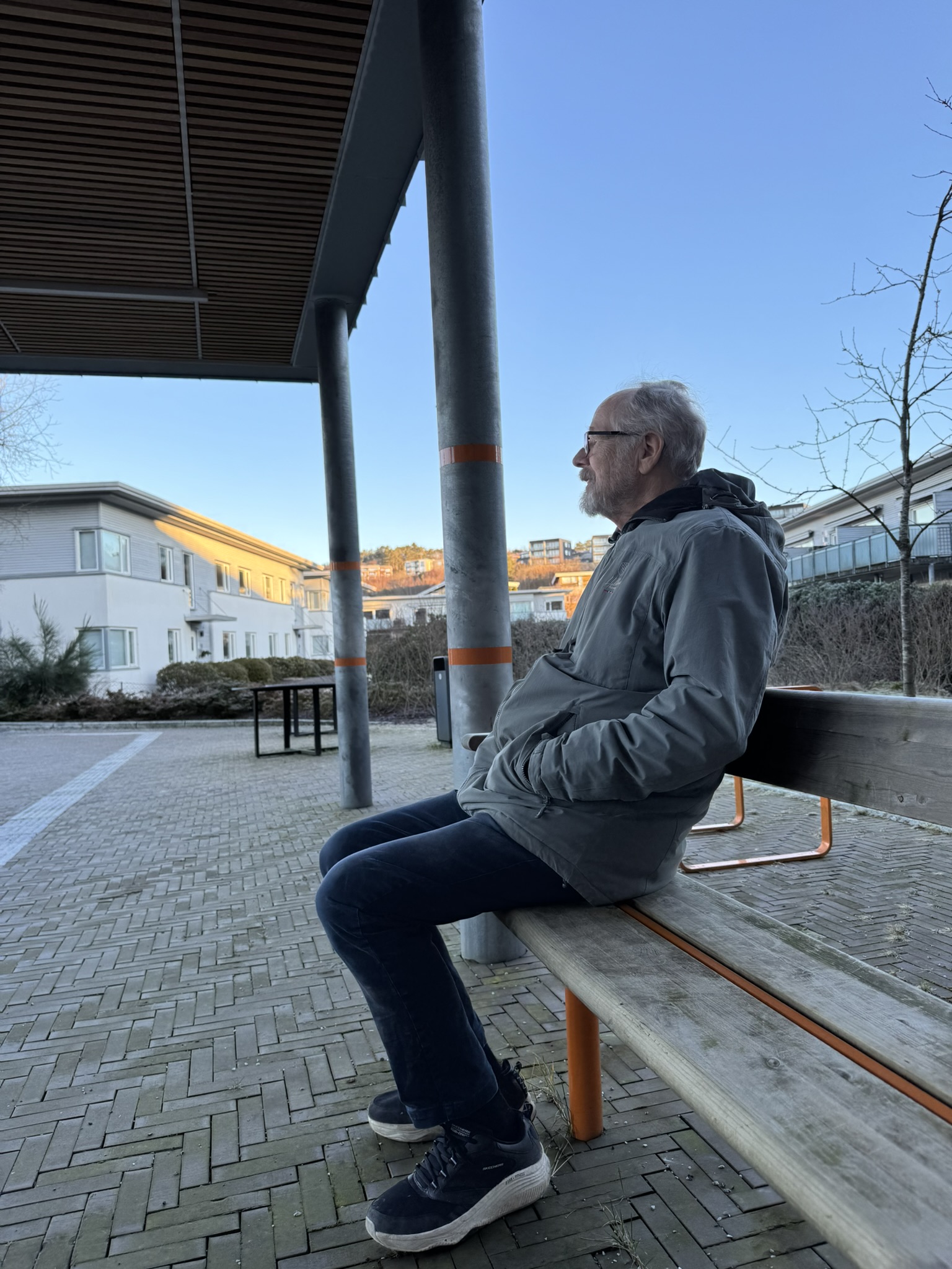Hver fredag stiller Arvid Birkeland opp på Siljuslåtten sykehjem