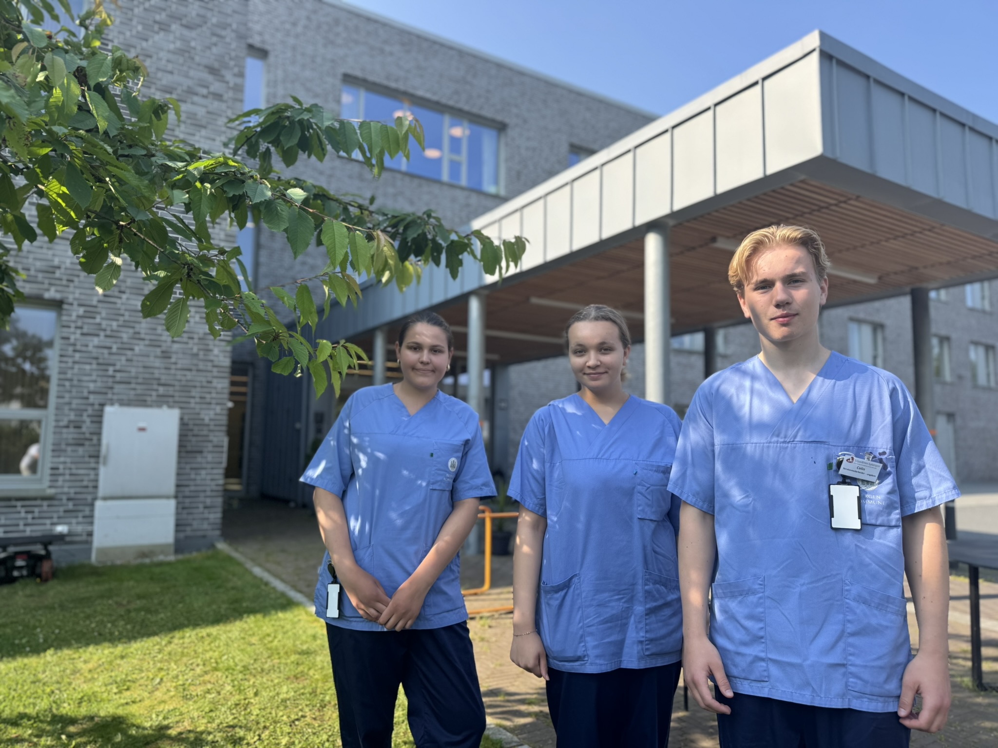 Natalie Randall, Lily Olsen og Colin Anderson er tre av ungdommene som har sommerjobb på Siljuslåtten sykehjem.