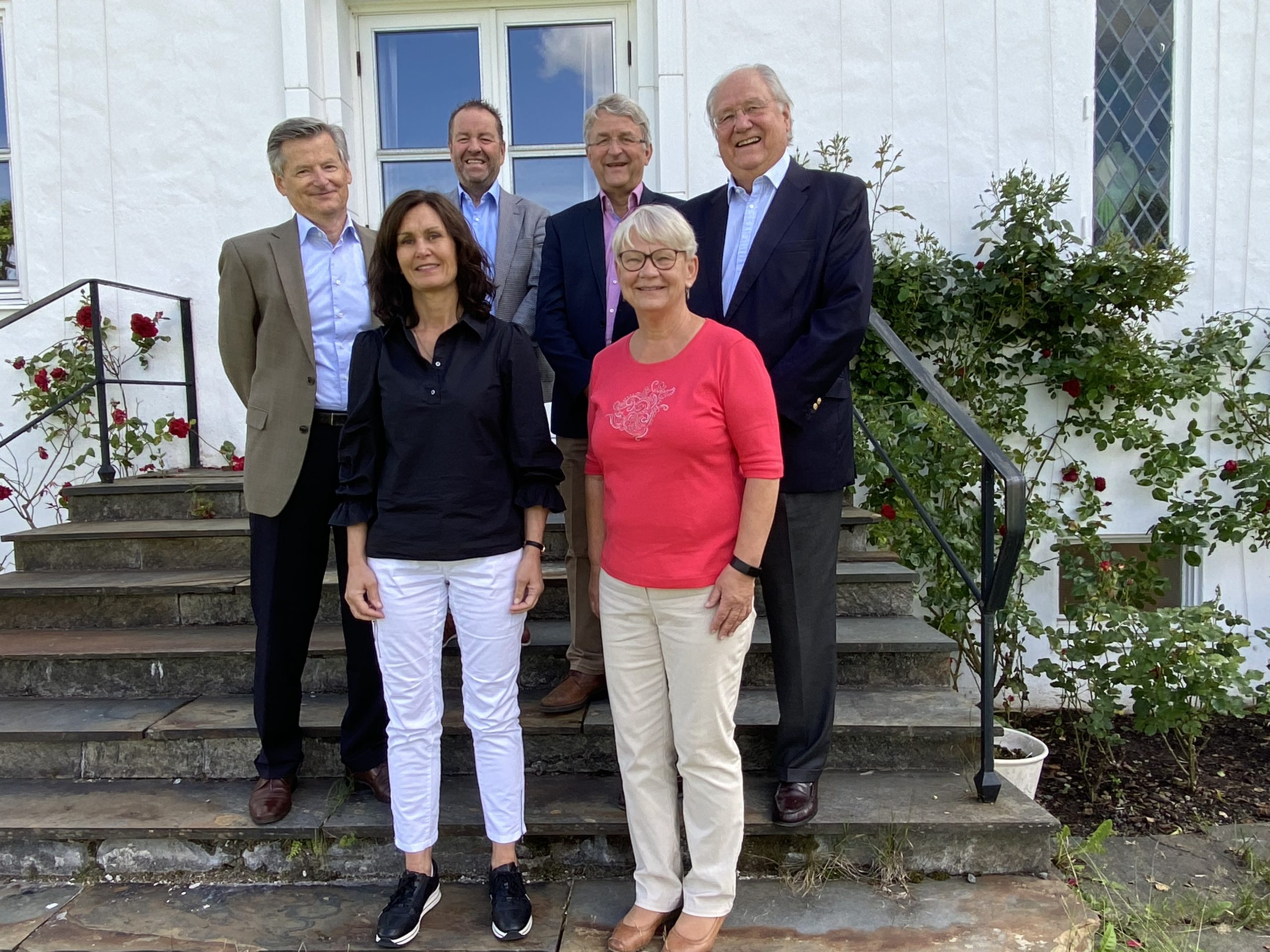 Fra ve foran: Mette Svanes, Bjørg Sveinall Øgaard, Bak fra ve: Johan Fredrik Odfjell, Jørn-Henning Theis, Erik Bøchmann, Øyvind Holthe