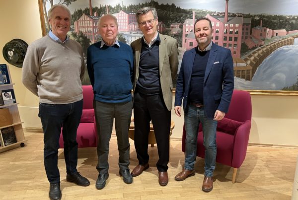 Fra ve: Johnny Thorsen, daglig leder i Stiftelsen Diakonova, Magne Roland, styreleder Diakonova, Johan Fredrik Odfjell, styreleder Haraldsplass Diakonale Stiftelse og Jørn-Henning Theis, adm.dir. Haraldsplass Diakonale Stiftelse.
