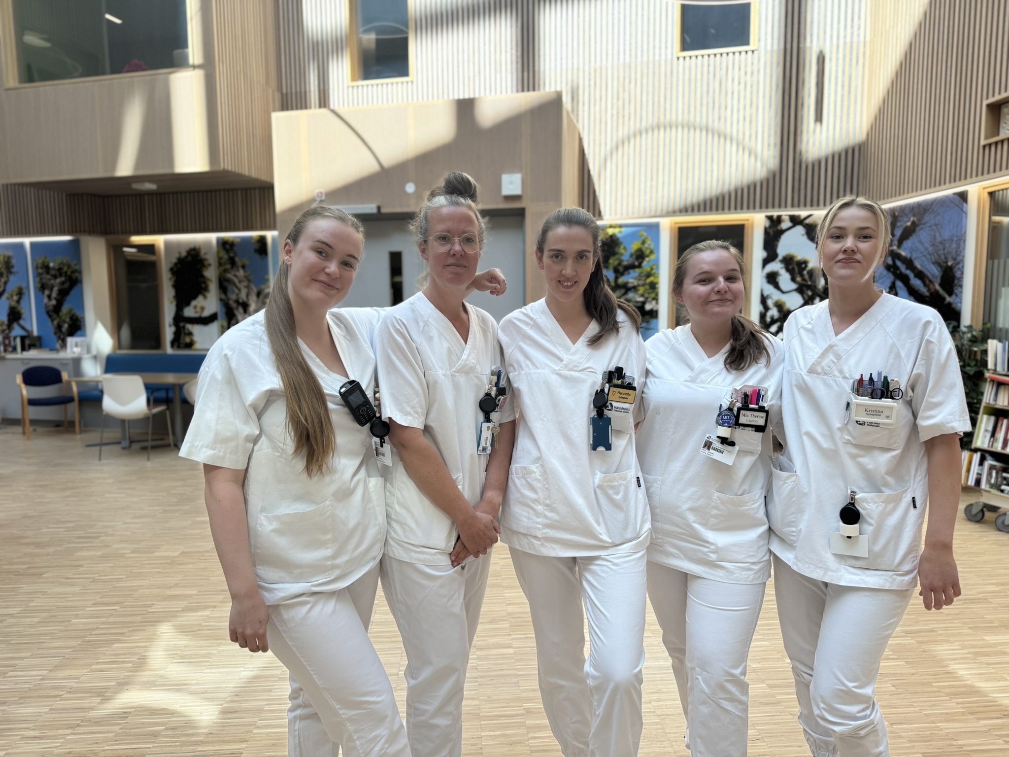 Fra venstre: Amalie Olsen, Inger Lise Dahl, Henriette Sivertsen, Mia Therese Glesnes og Kristine Gjerde