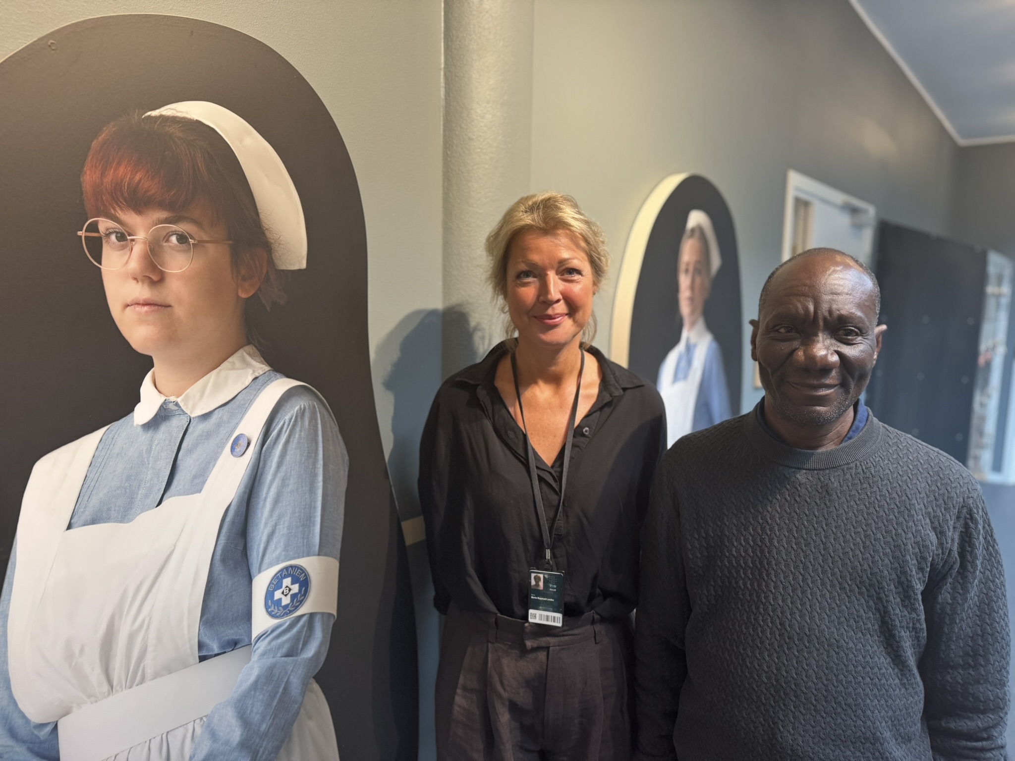 Studieleder Marte Bygstad-Landro fra VID og dekan Joseph Edem-Hotah fra University of Sierra Leone