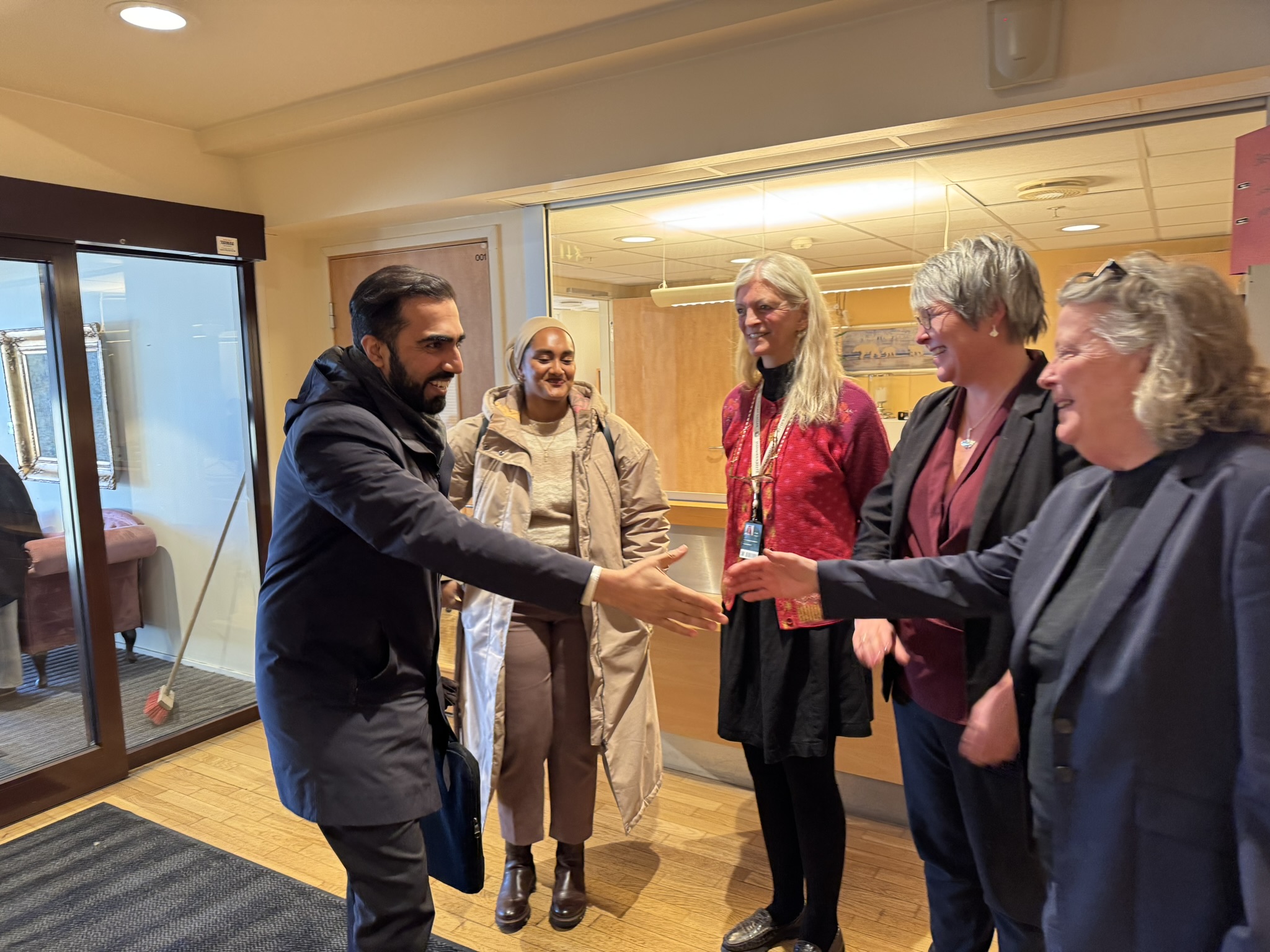 Statssekretær Usman Mushtaq, bystyremedlem Tamina Sheriffdeen Rauf, forsker Line Constance Holmsen, Heidi Westborg Steel fra ICDP Norge og daglig leder Julie Mittet ved Grefsenhjemmet