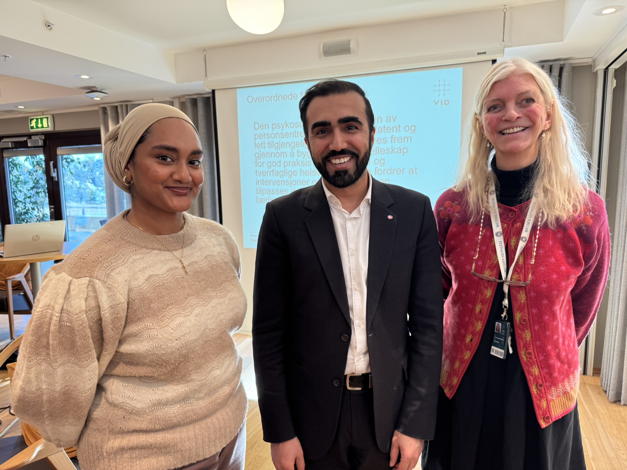 Statssekretær i Helse- og omsorgsdepartementet, Usman Mushtaq, bystyremedlem Tamina Sheriffdeen Rauf og forsker Line Constance Holmsen