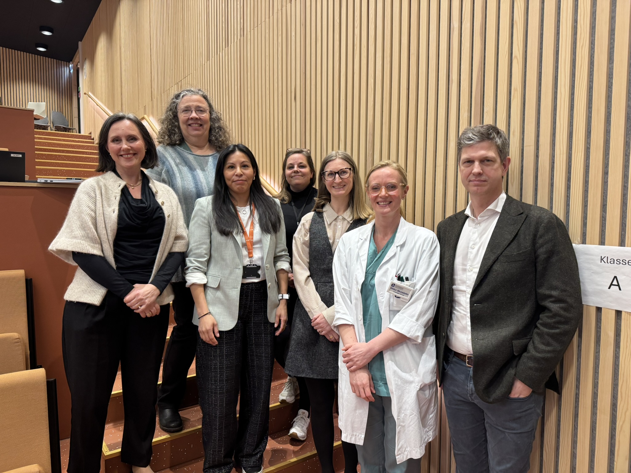 Forskere fra Haraldsplass Diakonale Sykehus, VID vitenskapelig høgskole og Solli DPS samlet på forskningsdagen.