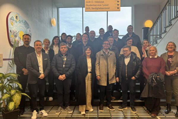 Utvalg for miljø og byutvikling i Bergen kommune på Søterhjemmet sammen med ledere fra stiftelsen.