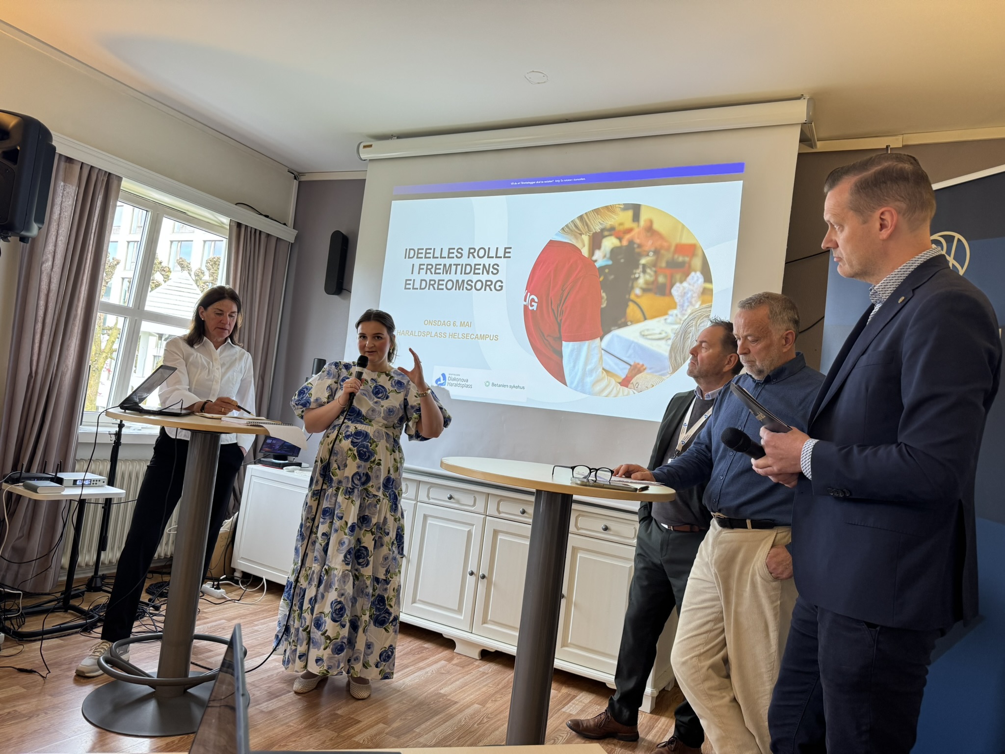 Panelet fra venstre: Bettina Husebø, Marte Joan Monstad, Jørn-Henning Theis, Per Martin Knutsen og Sverre Simen Hov