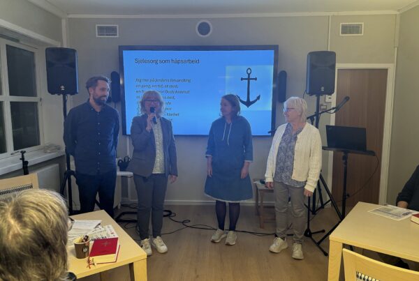 Fra venstre: Andrè Birkeland, May Bente Matre, Kristin Lødøen Hope og Inger Elisabeth Andersson Salvesen er sammen med Ragnhild Johanne Tveit Sekse de du kan møte på Samtalesenteret.